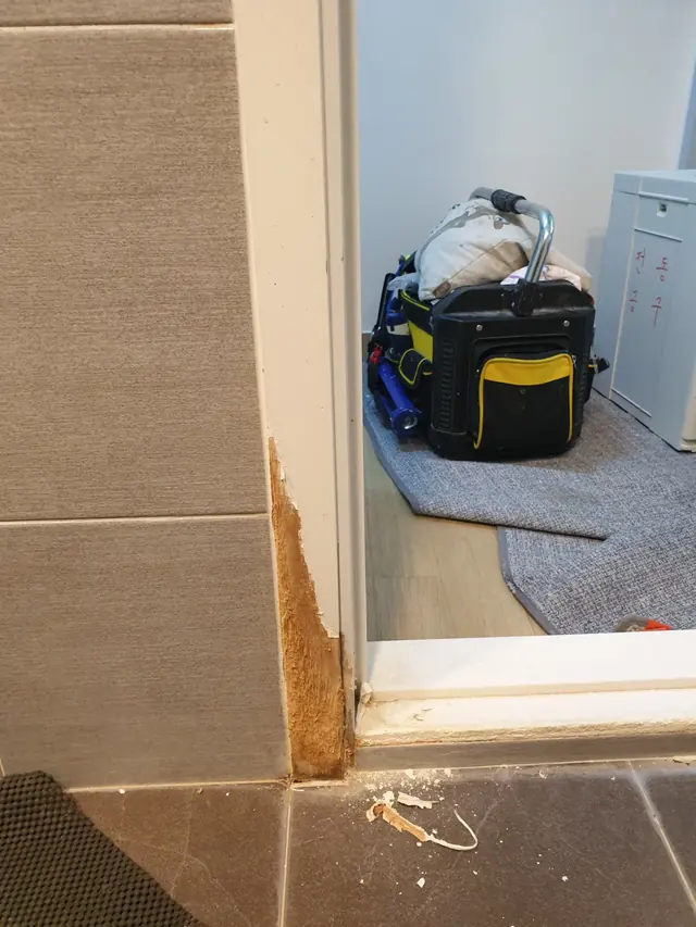 문틀보수 문틀 파임 시공 전