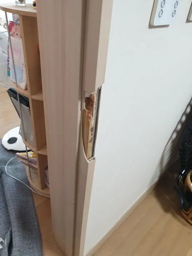 분당 문틀보수 문틀 깨짐 시공 전
